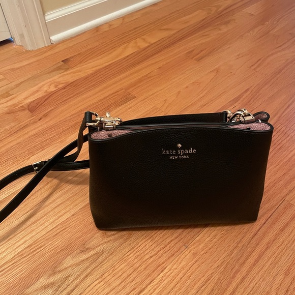 kate spade Handbags - Kate spade cross body bag, brand new!